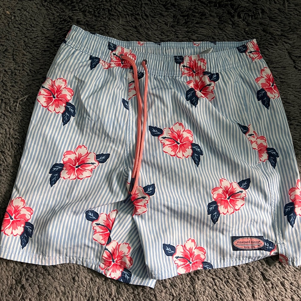 Vineyard vines seersucker swim trunks size small